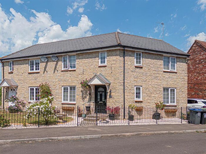 3 Bedroom Semi Detached House For Sale In Kittyhawk Close, Bowerhill, SN12