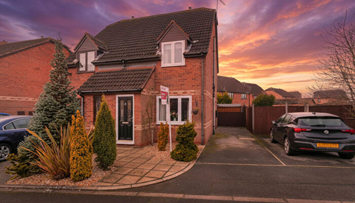 2 Bedroom Semi-Detached House For Sale In Cardinal Close, Rossington, DN11