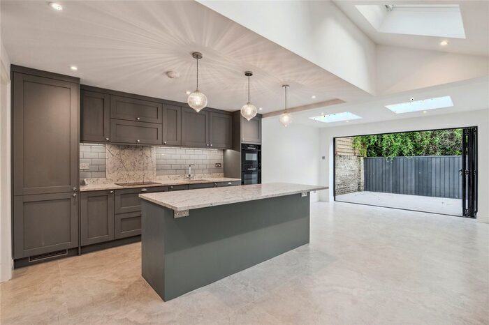 4 Bedroom Semi-Detached House To Rent In Latimer Road, London, W10