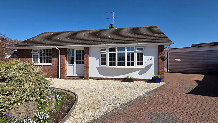 3 Bedroom Detached Bungalow For Sale In Farley Avenue, Harbury, CV33