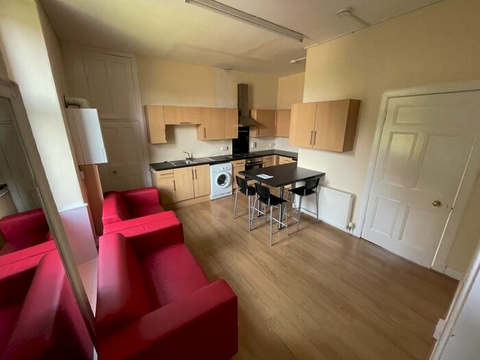 2 Bedroom Flat To Rent In Blackness Avenue, Dundee, DD2