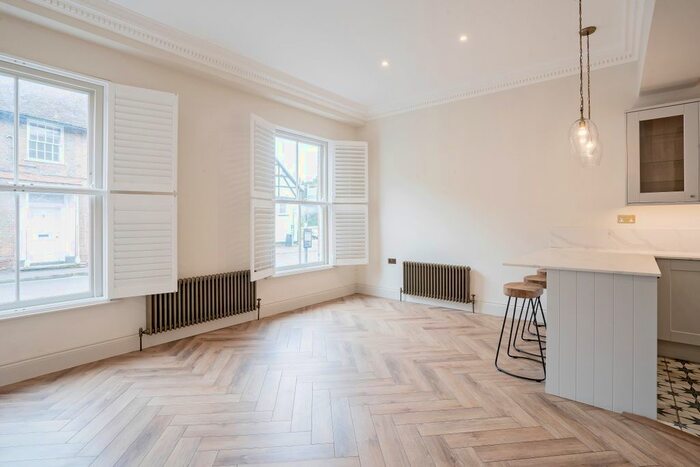 3 Bedroom Terraced House To Rent In Phoenix Court, Kingsclere, Newbury, RG20