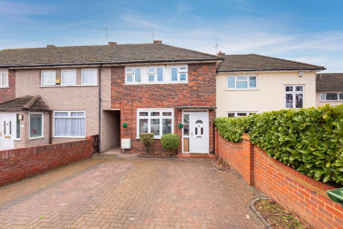 3 Bedroom Terraced House For Sale In Trelawney Avenue, Slough, Berkshire, SL3