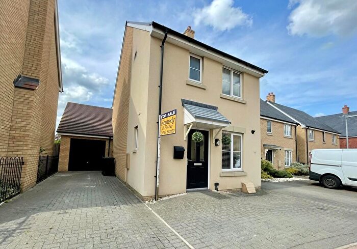 3 Bedroom Detached House For Sale In Finzi Grove, Biggleswade, SG18