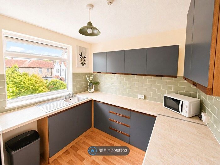 3 Bedroom Flat To Rent In Harvey Goodwin Avenue, Cambridge, CB4