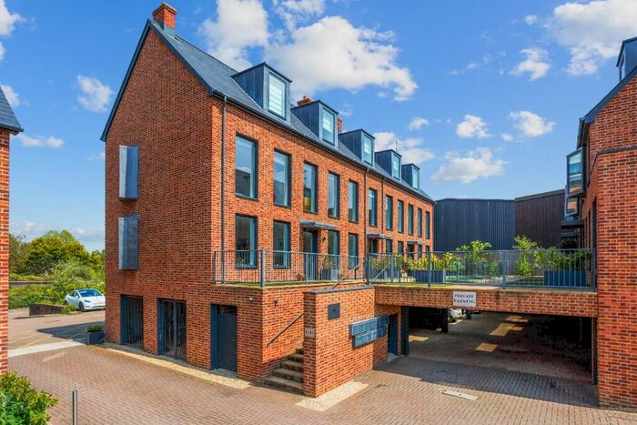 2 Bedroom Penthouse For Sale In Bewick Mews, Hungerford, Berkshire, RG17