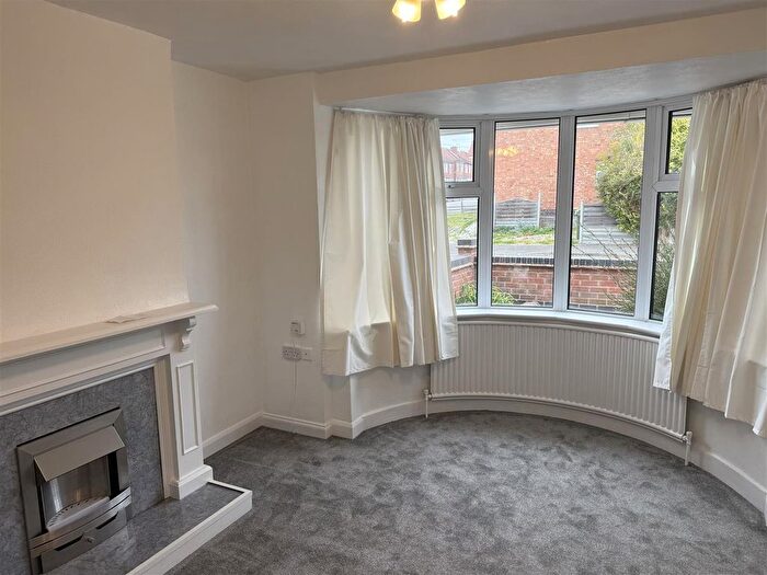 4 Bedroom Semi-Detached House To Rent In Arden Avenue, Leicester, LE3