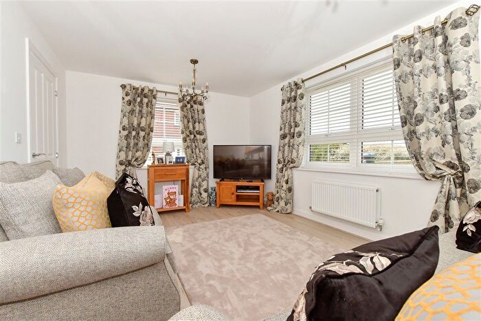 3 Bedroom End Terrace House For Sale In Whitfield, Whifield, Dover, Kent, CT16