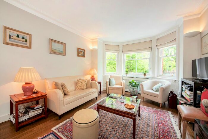 3 Bedroom Flat To Rent In Queen's Club Gardens, London, W14