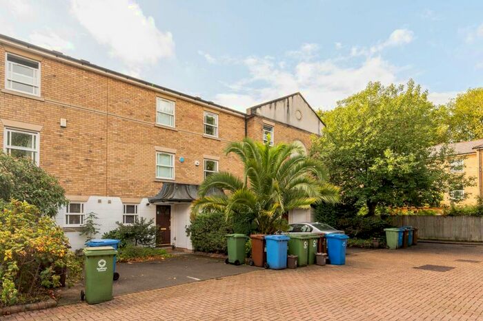 4 Bedroom Terraced House To Rent In John Ruskin Street, Kennington, London, SE5