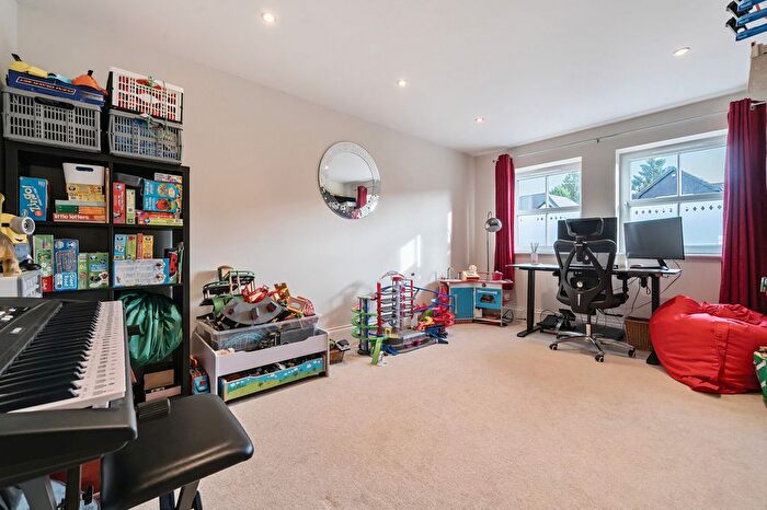 4 Bedroom Detached House For Sale In Green Lane, Bovingdon, HP3