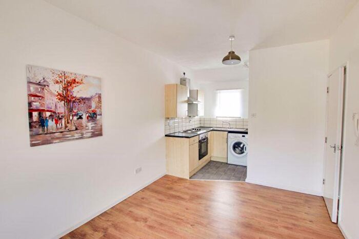 1 Bedroom Flat To Rent In Helens Court, Trowbridge, BA14