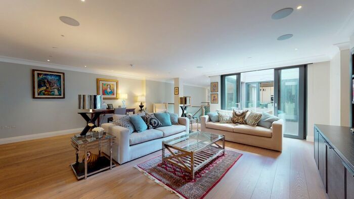 3 Bedroom Flat To Rent In Buckingham Gate, London, SW1E