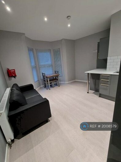 2 Bedroom Flat To Rent In Paynes Lane, Coventry, CV1