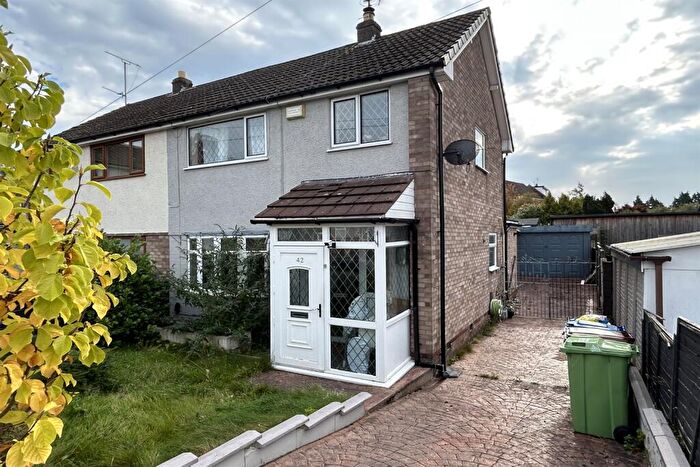3 Bedroom Semi-Detached House For Sale In Yew Tree Drive, Bredbury, Stockport, SK6