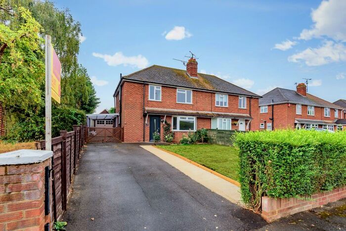 3 Bedroom Semi-Detached House To Rent In Reading, Berkshire, RG2