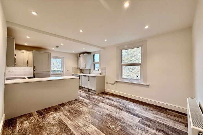2 Bedroom Flat To Rent In Wandsworth Bridge Road, Fulham, SW6