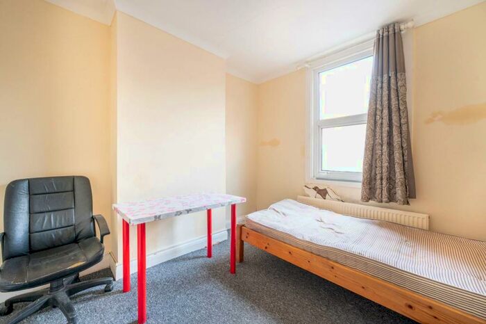 3 Bedroom House To Rent In Sylvan Road, Forest Gate, London, E7