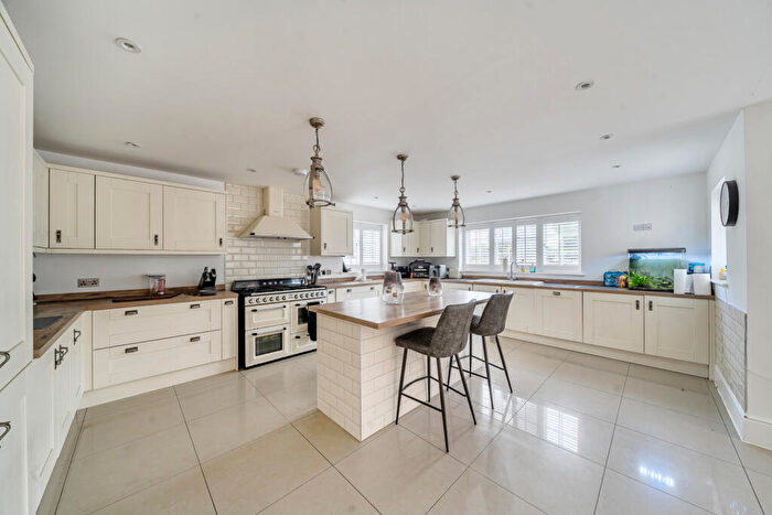 5 Bedroom Bungalow For Sale In Robin Hood Lane, Blue Bell Hill, Chatham, ME5