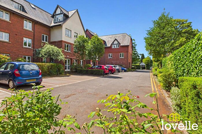 1 Bedroom Apartment For Sale In Shardeloes Court Kingtree Avenue, Cottingham, East Riding Of Yorkshire, HU16