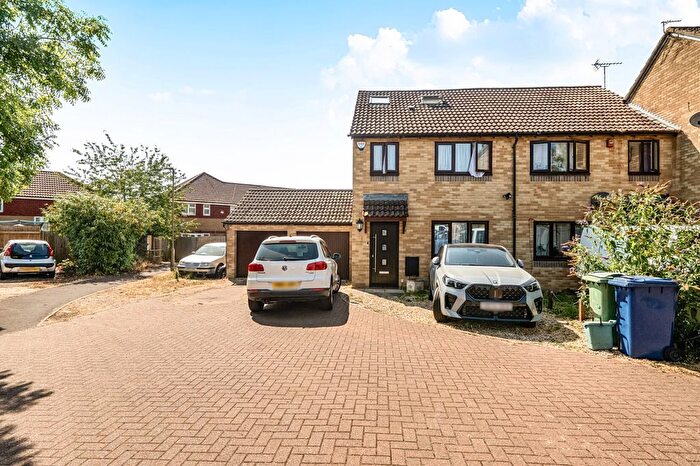 4 Bedroom Semi-Detached House For Sale In Bryony Close, Oxford, OX4