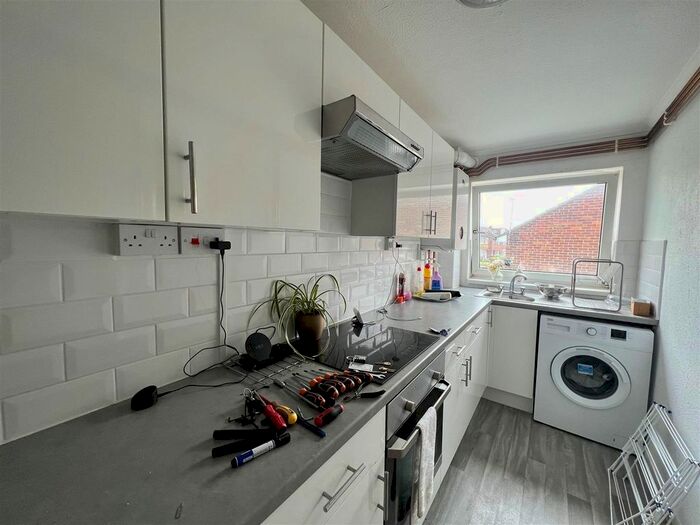 1 Bedroom Flat To Rent In Vicarage Court, Vicarage Lane, Gravesend, DA12