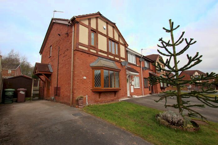 3 Bedroom Town House To Rent In Berkshire Gardens, St Helens, WA10