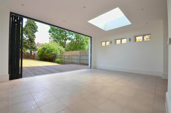 2 Bedroom Flat To Rent In Muswell Hill Road, London, N10