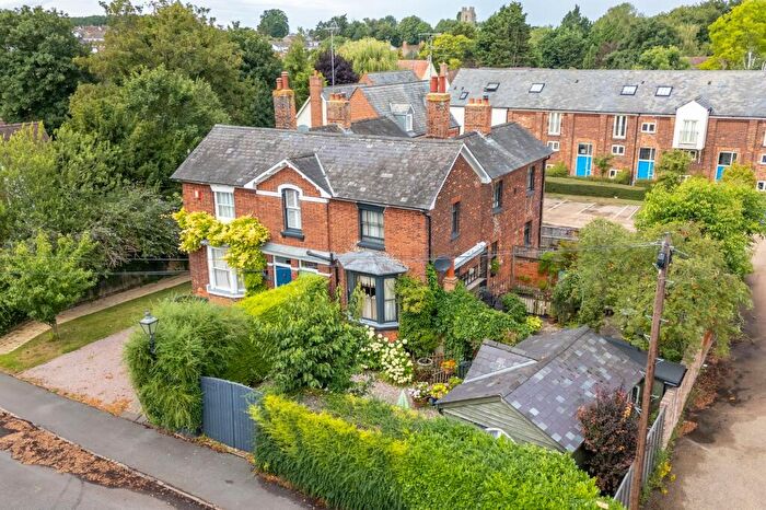 4 Bedroom Semi-Detached House For Sale In Station Road, Newport, CB11