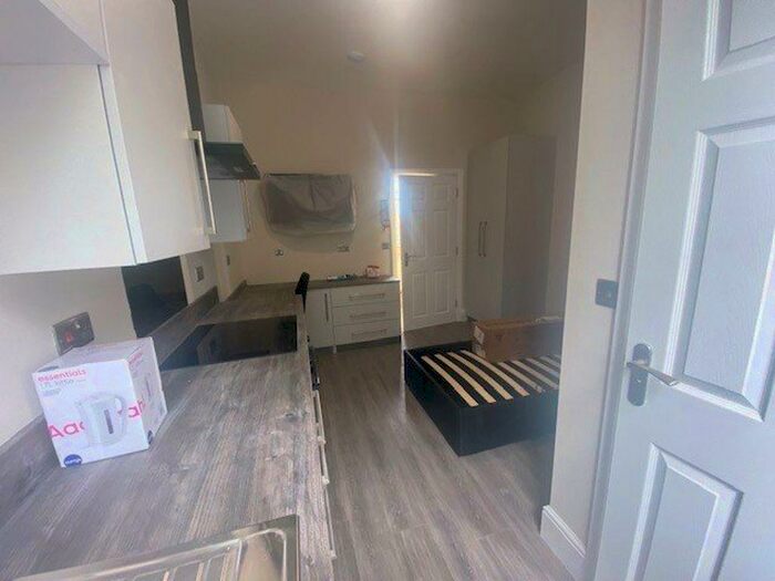 Studio To Rent In Studio, DE1