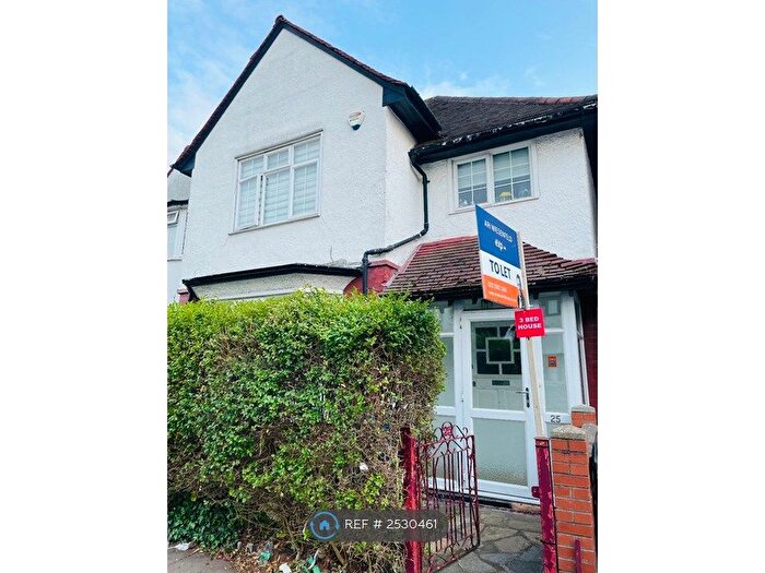 3 Bedroom Semi-Detached House To Rent In Temple Gardens, London, NW11