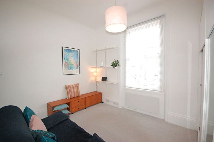 Studio To Rent In Gloucester Terrace, London, W2