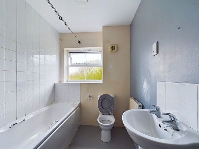 2 Bedroom Flat For Sale In Goodern Drive, Truro, TR1