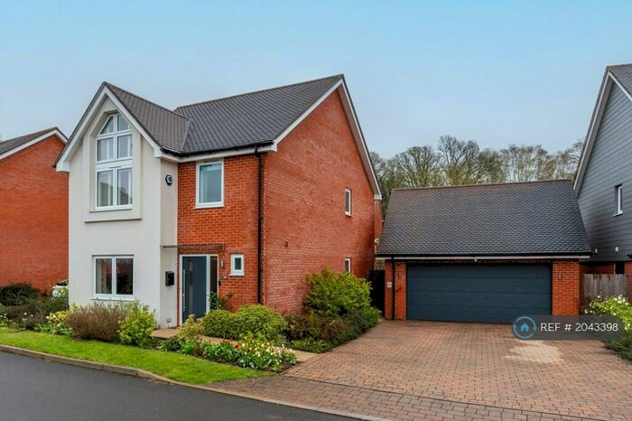 4 Bedroom Detached House To Rent In Oxlease Meadows, Romsey, SO51