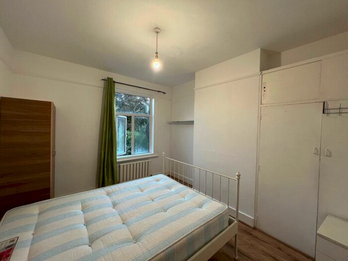 5 Bedroom House To Rent In Babington Road, London, London, NW4