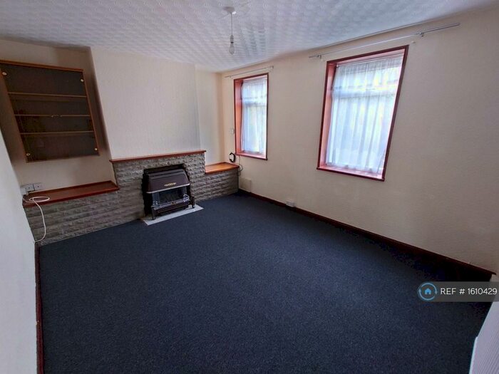 3 Bedroom Semi-Detached House To Rent In Buxton Walk, Bristol, BS7