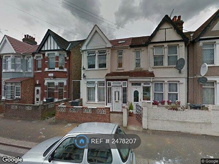 Studio To Rent In Northcote Road, London, UB1