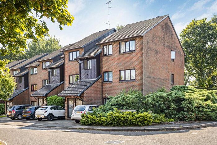 2 Bedroom Flat For Sale In Adams Way, Alton, Hampshire, GU34