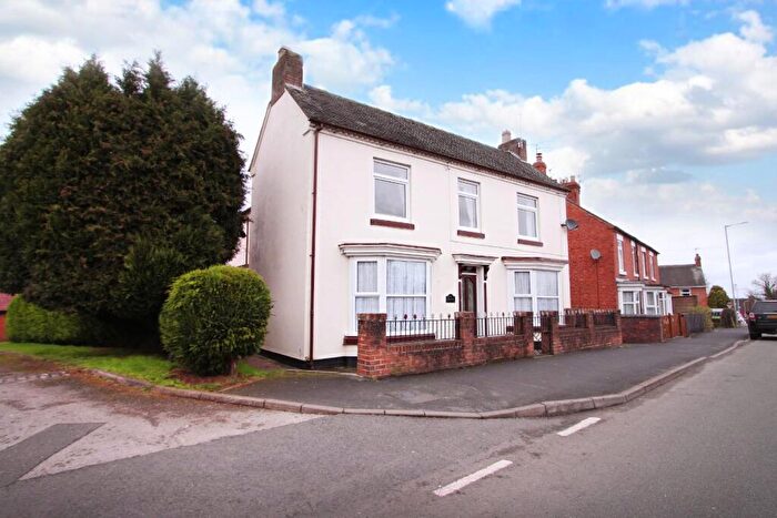 4 Bedroom Detached House For Sale In Holly Road, Uttoxeter, ST14