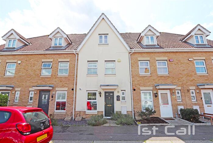 3 Bedroom Terraced House For Sale In Northumberland Avenue, Southend-On-Sea, SS1