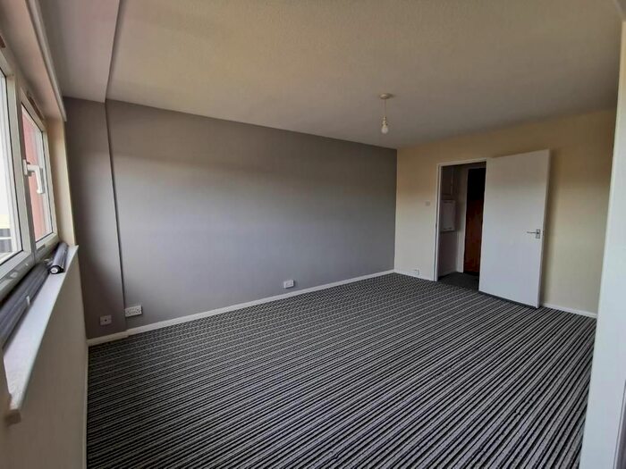 2 Bedroom Flat To Rent In Beaconview Road, West Bromwich, West Midlands B71