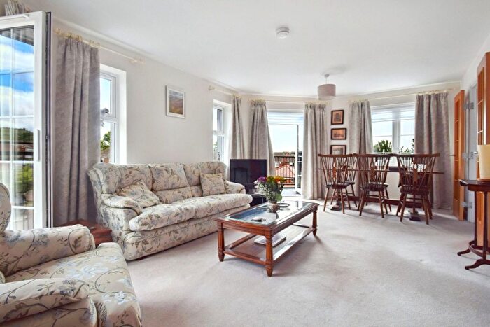 2 Bedroom Flat For Sale In The Retreat, Princes Risborough, HP27