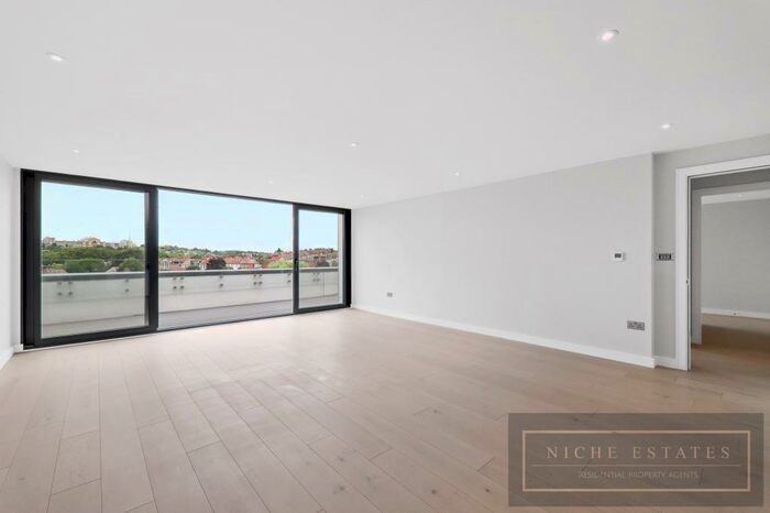 2 Bedroom Apartment To Rent In Homestead Heights, Crouch End, London, N8