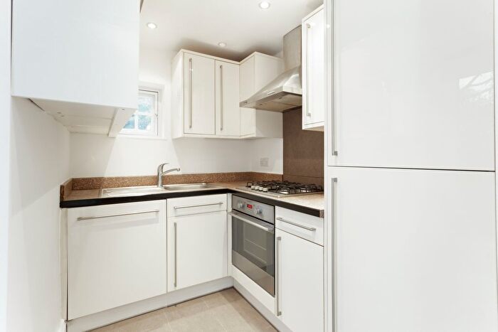 3 Bedroom Cottage To Rent In Asmuns Place, NW11
