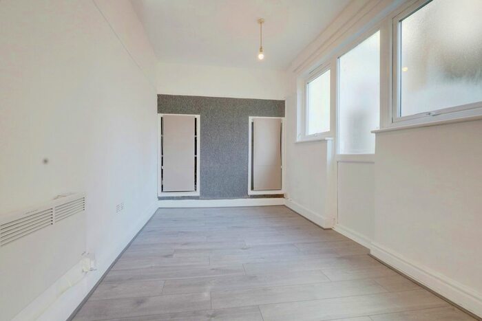 1 Bedroom Studio To Rent In Leigh Road, Leigh-On-Sea, SS9