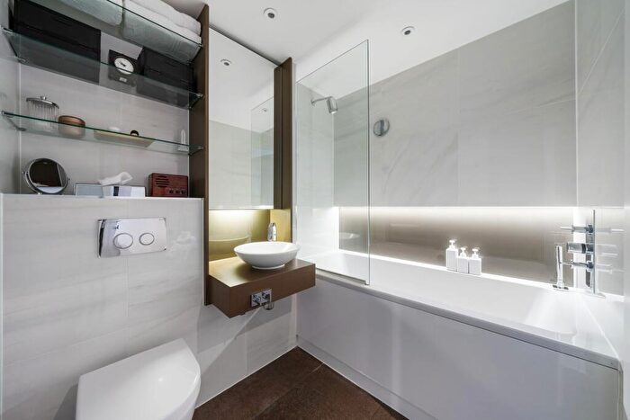 2 Bedroom Apartment To Rent In Chronicle Tower, B City Road, London, EC1V