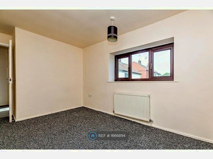 3 Bedroom Semi-Detached House To Rent In Welland Crescent, Elsecar, Barnsley, S74