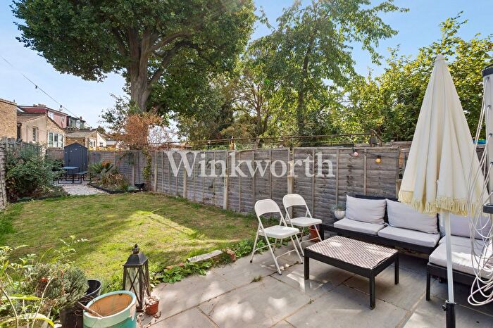1 Bedroom Flat For Sale In Grove Park Road, London, N15