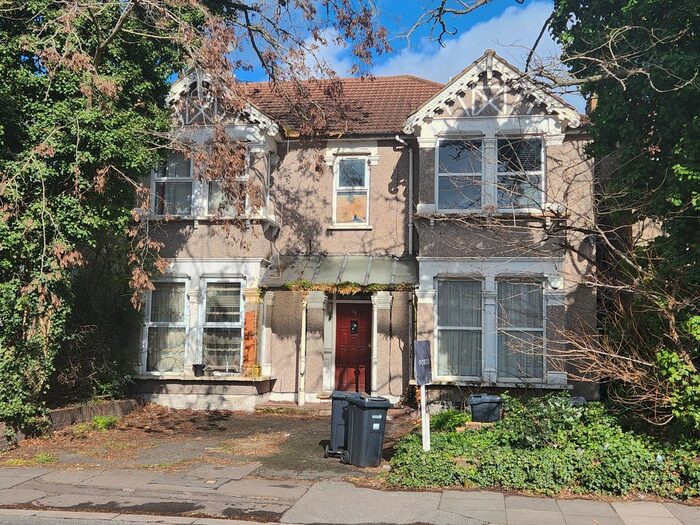 1 Bedroom Flat To Rent In The Drive, Cranbrook, Ilford, IG1