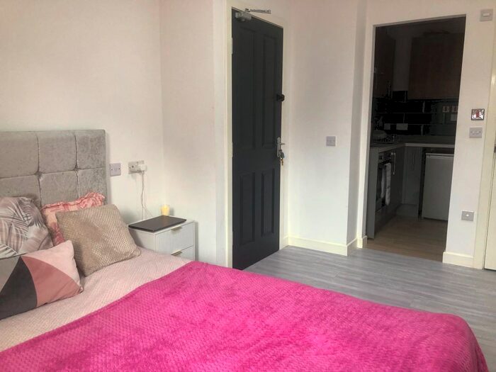 Studio To Rent In Cromwell Road, Hounslow, TW3